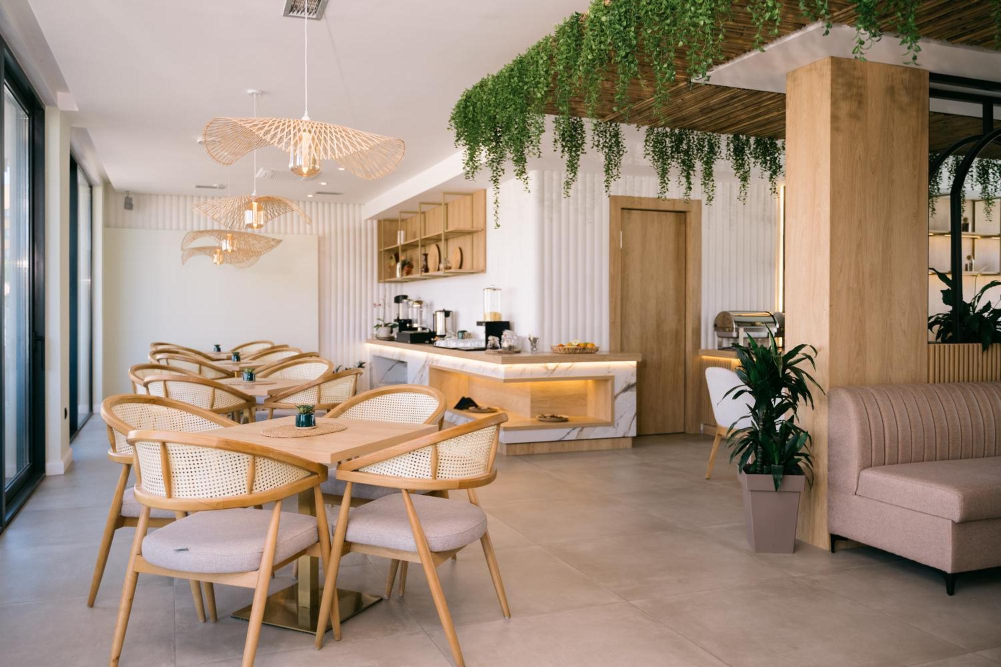 Hotel Teuta Ulcinj Buitenkant foto